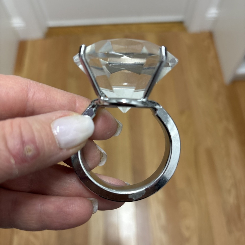 Giant Diamond Ring Napkin Holder Glamorous Party Decor Silver Tone‎